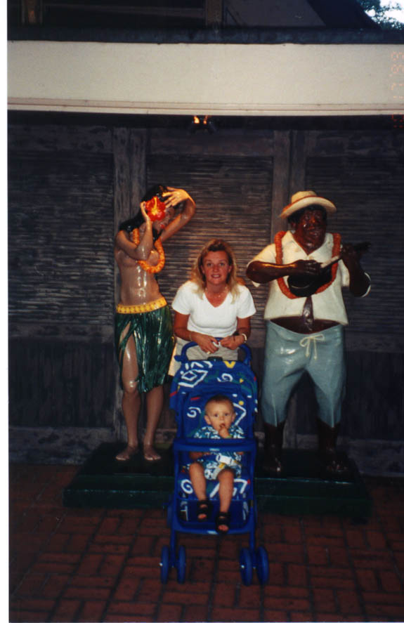 Anamaria_Asten_With_Hawaiian_Friends_10-17-99