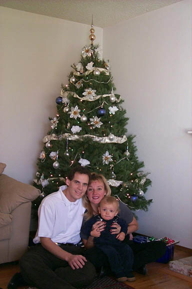 Family_With_Christmas_Tree_99_2