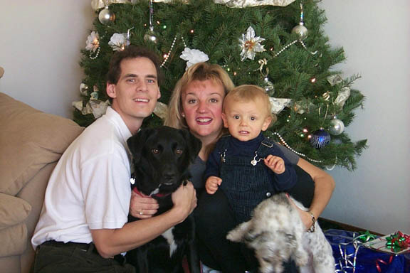 Family_With_Christmas_Tree_99_9_closeup_dogs
