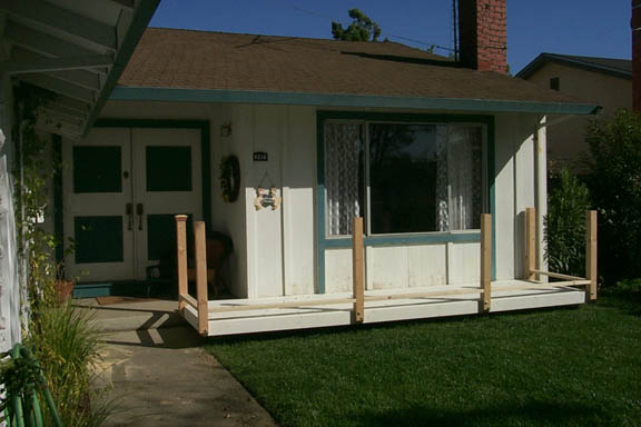 04-01-00_Porch_With_Rail_Posts